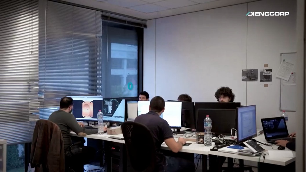Ufficio tecnico DIENGCORP con i progettisti al lavoro