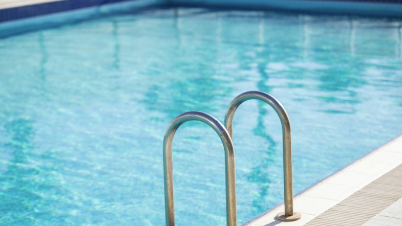 Ringhiere in acciaio inox per l'accesso in piscina